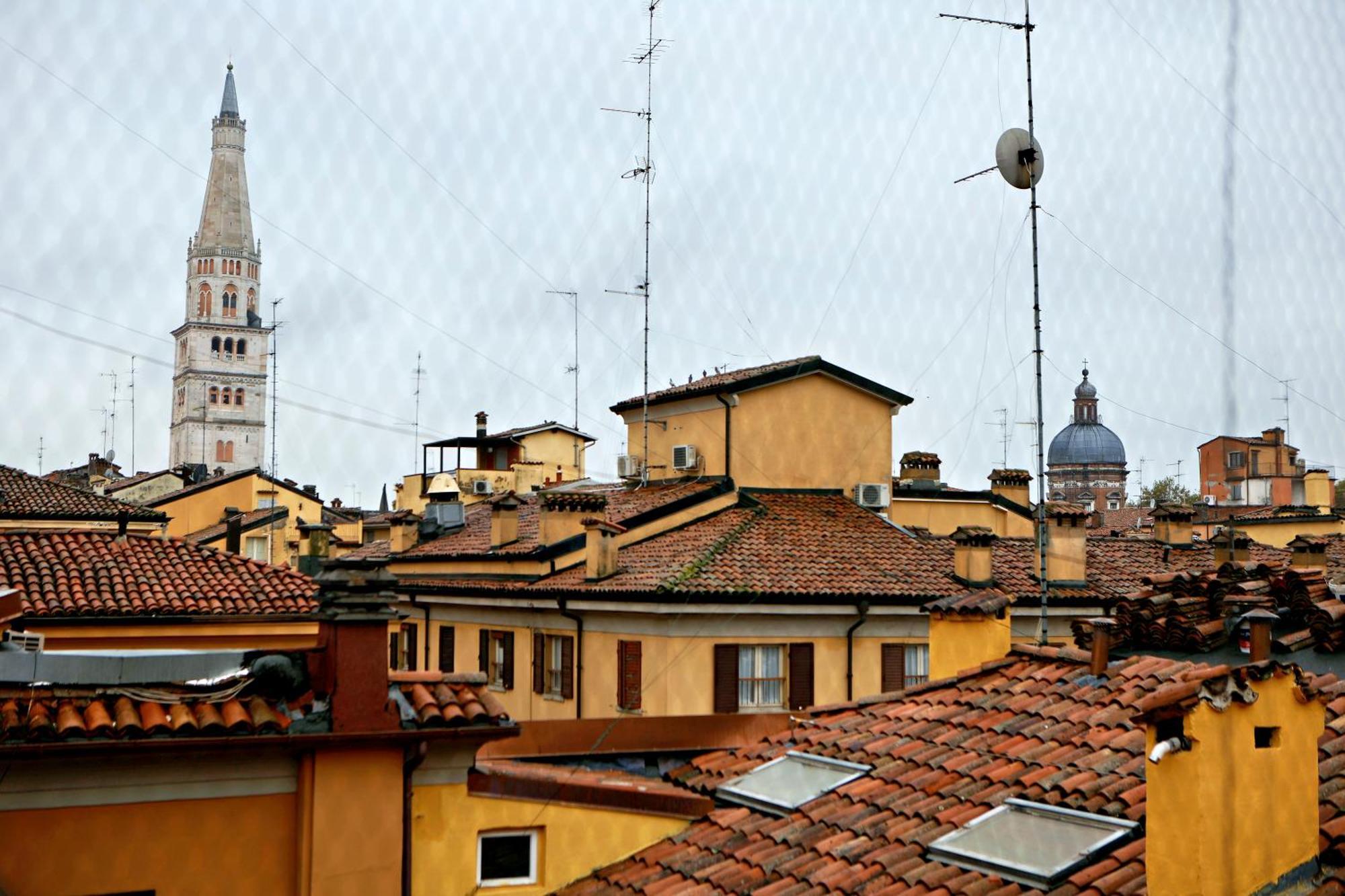 Loggia Dei Lovoleti Suite Modena Exterior photo